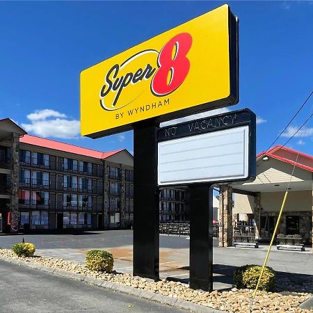 Super 8 By Wyndham Pigeon Forge Downtown Hotel Exterior photo