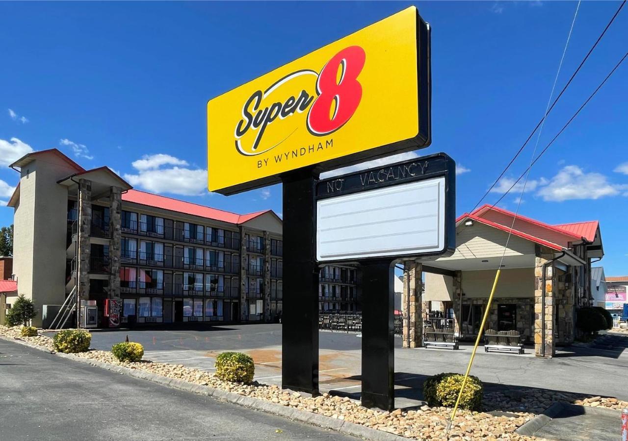 Super 8 By Wyndham Pigeon Forge Downtown Hotel Exterior photo